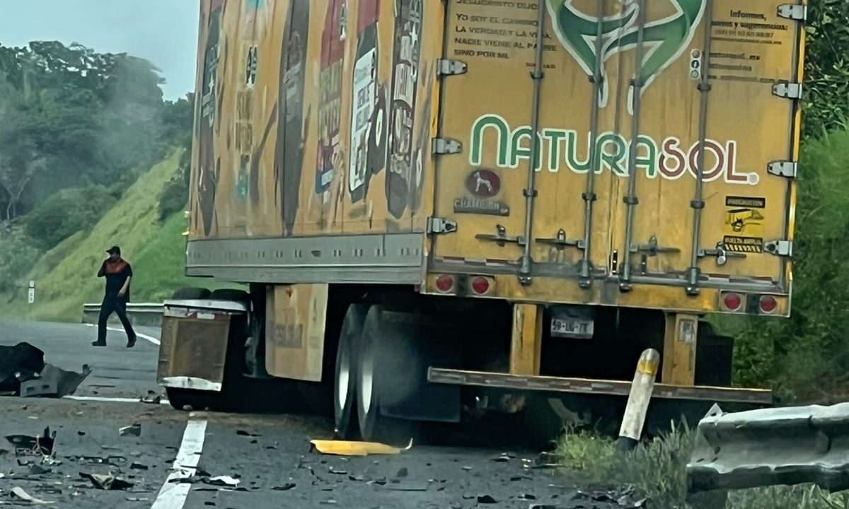 MUEREN 2 DURANTE CHOQUE EN AUTOPISTA