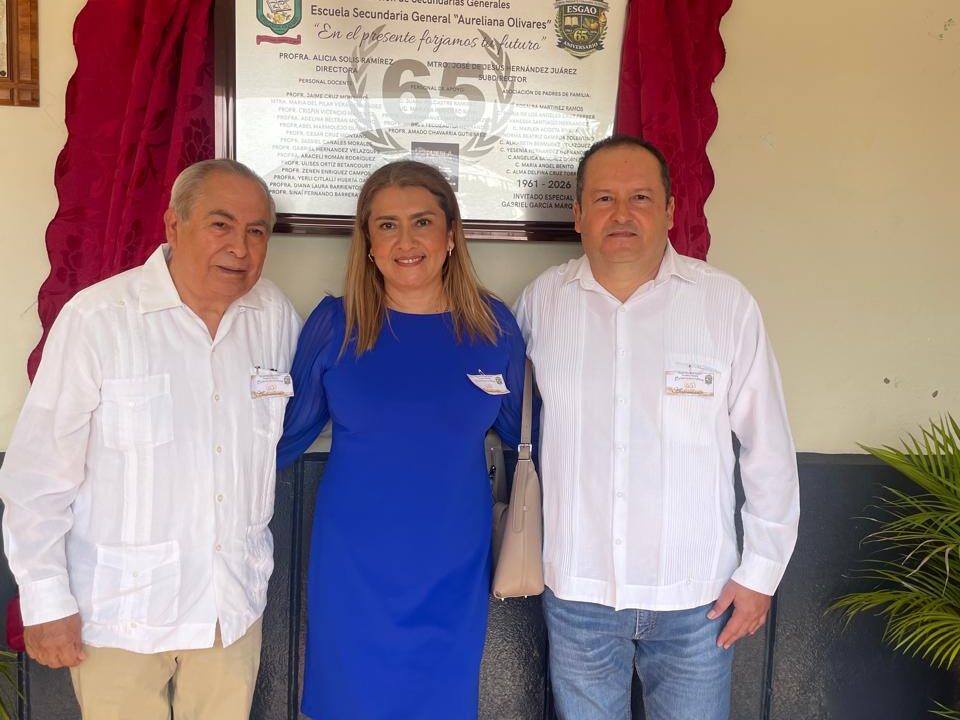 CELEBRAN 65 AÑOS DE ESCUELA SECUNDARIA EN Z MENA