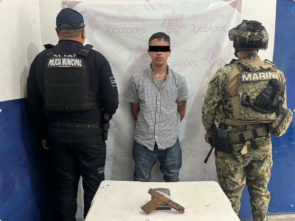 LO DETIENEN TRAS ASALTAR UN OXXO; LE HALLAN PISTOLA DE MADERA