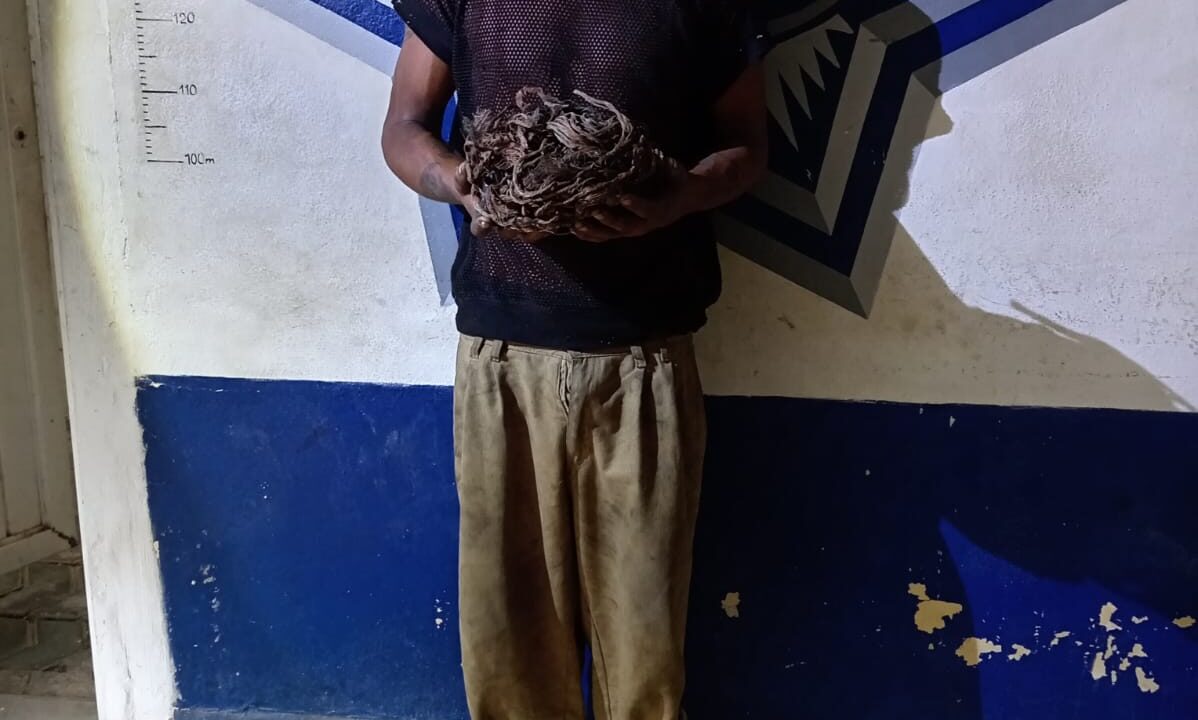 ROBABA CABLE EN EL CAM, LO DETIENE LA POLICÍA MUNICIPAL